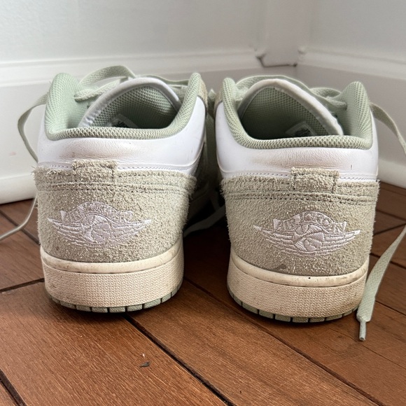 Nike White and Light Green Sneakers - Picture 4 of 6